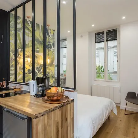 Appartement Studio D'architecte Au Pied De Tour Eiffel Parijs